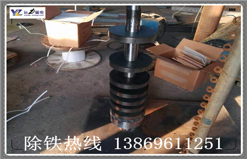 鐵礦干粉磁選機,鐵礦干粉磁選機經得起客戶比較_磁性礦鐵礦干粉磁選機經得起客戶比較_鐵礦干粉磁選機經得起客戶比較工作視頻皮帶及結構價格 鐵礦干粉磁選機,鐵礦干粉磁選機經得起客戶比較_磁性礦鐵礦干粉磁選機經得起客戶比較_鐵礦干粉磁選機經得起客戶比較工作視頻皮帶及結構價格