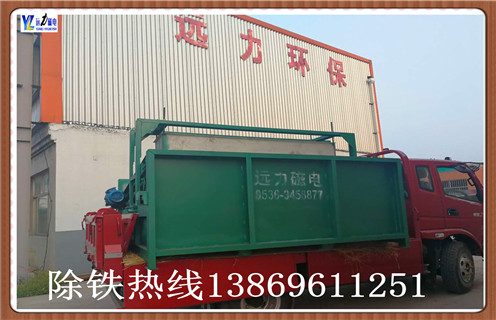 　干式磁選機(jī)永磁滾筒 全磁強(qiáng)磁滾筒,2017年永磁磁選機(jī)的發(fā)展過程有淚水也有歡笑。律回春暉漸，萬象始更新，在這辭舊迎新之際，首先讓永磁人向廣大用戶朋友，向長期關(guān)心支持我們各企業(yè)用戶朋友以及合作單位的朋友們提前送上新春的祝福!祝大家在2018新的一年里財(cái)源廣進(jìn)，工作順利，財(cái)源廣進(jìn)! 　　在過去的一年中，永磁磁選機(jī)的發(fā)展經(jīng)歷了創(chuàng)新發(fā)展的陣痛，也迎來了成長壯大的新希望。  　　強(qiáng)磁磁選機(jī)的磁系，采用優(yōu)質(zhì)鐵氧體材料或與稀土磁鋼復(fù)合而成，筒表平均磁感應(yīng)強(qiáng)度為100～600mT。根據(jù)用戶需要，我公司可提供順流、半逆流、逆流型等多種不同表強(qiáng)的磁選。本磁選機(jī)具有結(jié)構(gòu)簡單、處理量大、操作方便、易于維護(hù)等優(yōu)點(diǎn)。