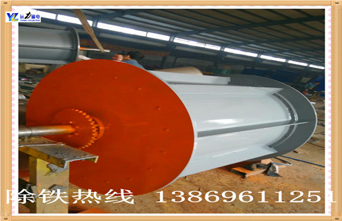 全磁　遠(yuǎn)力磁電生產(chǎn)的全磁滾筒通常安裝在輸送帶端頭上，使用環(huán)境更適用于大批量的礦石，谷物，沙子，砂礫，塑料，木材，碎玻璃，廢料等干性物料中的跟大含量的鐵屑，鐵片，鐵塊或者其他鐵磁性物料自動(dòng)分離。